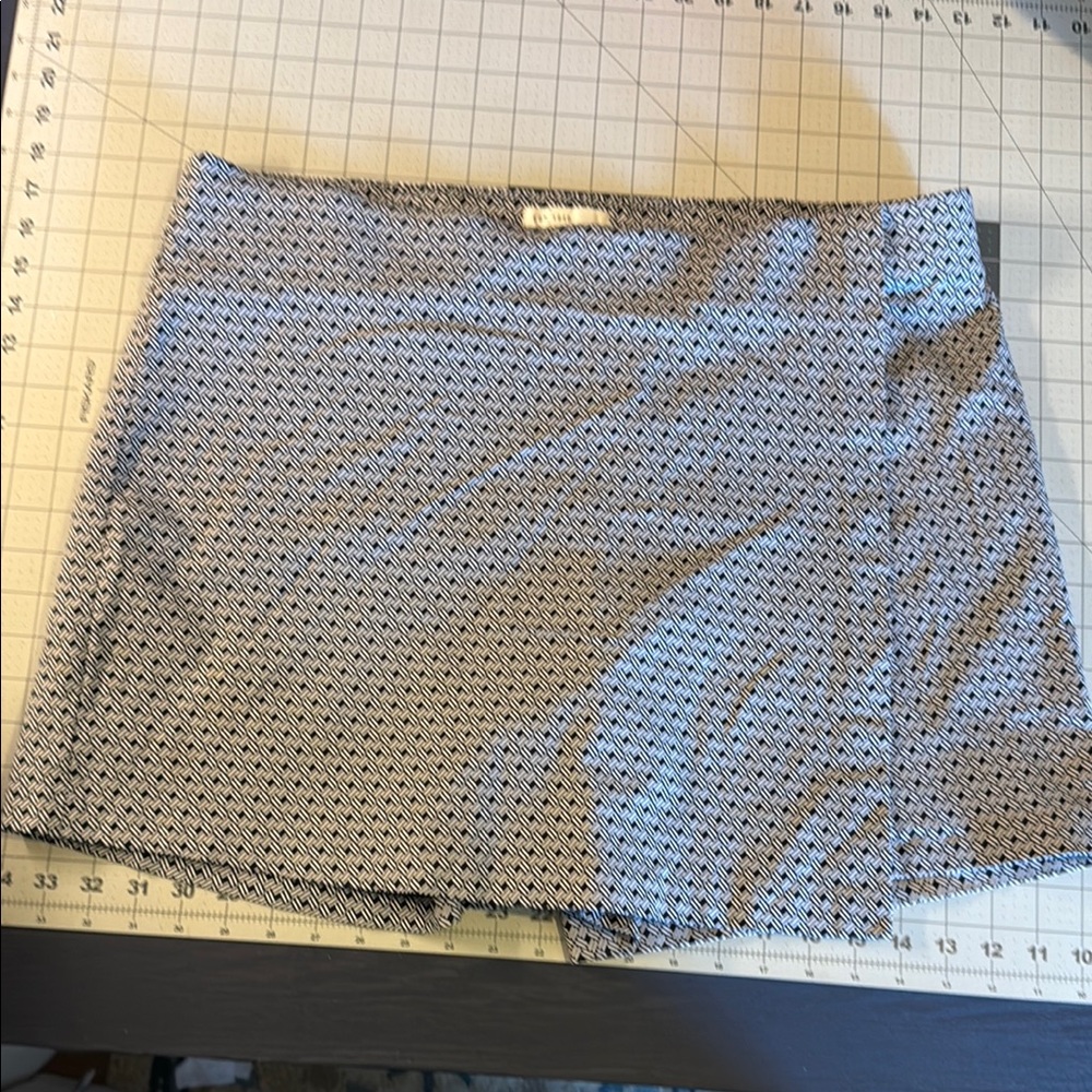 Women's Blue and White Patterned Skort pull-on Size 18W NWOT